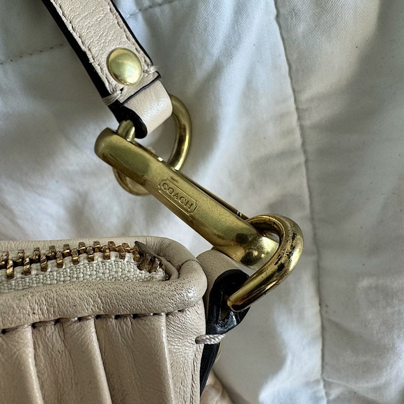 Coach Madison Gathered Leather Sophia
Satchel Light Tan - Picture 4 of 6